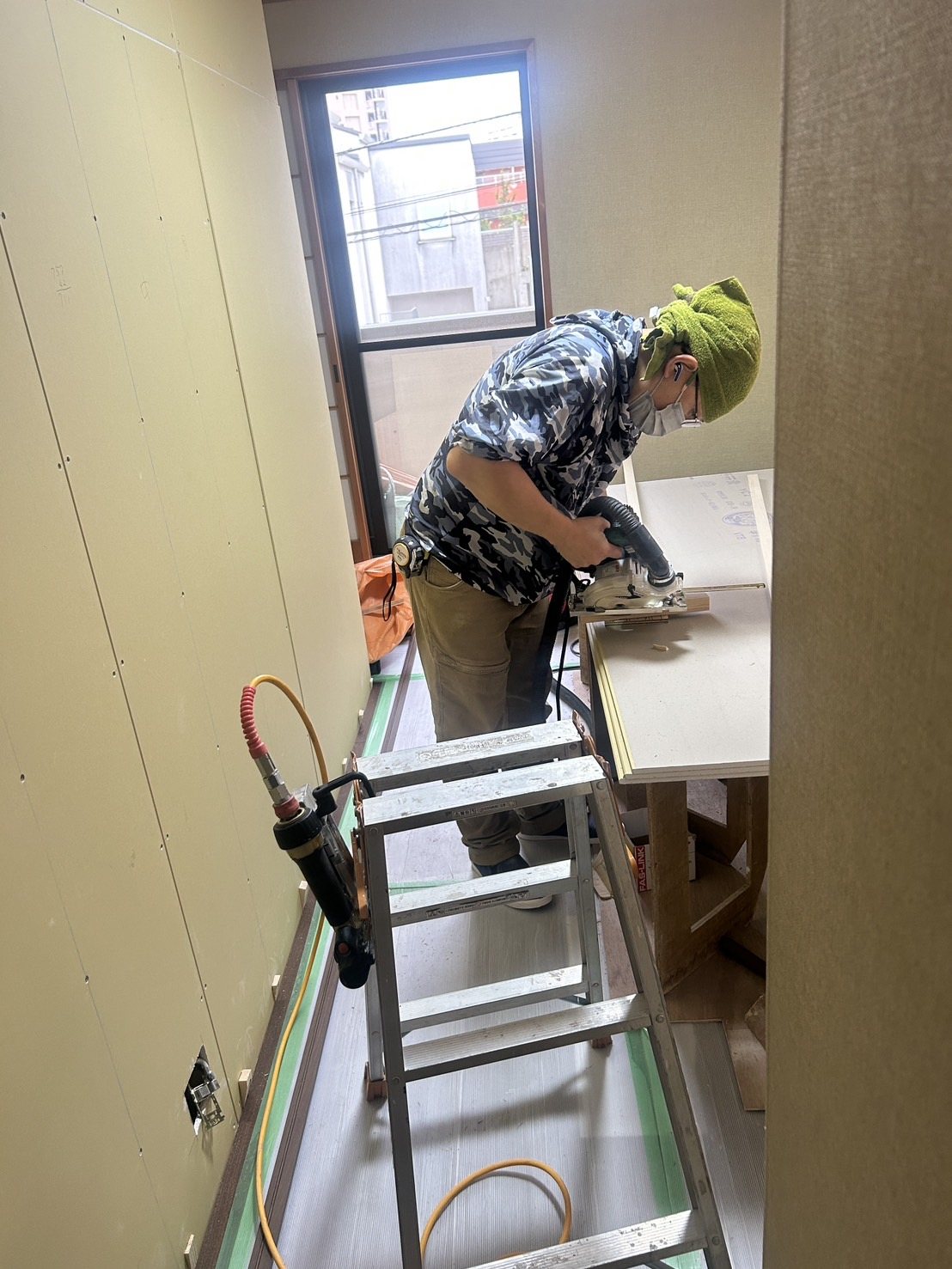 職人の山内さんの作業風景